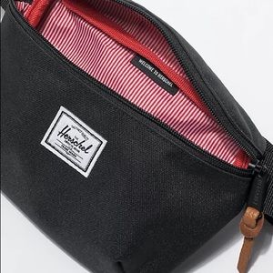 NWOT Hershel Black Fanny Pack